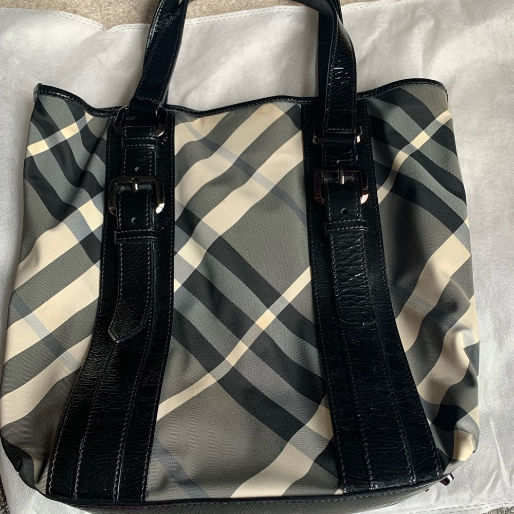 Burberry Tote excellent condition